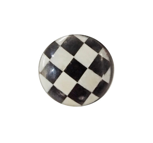 Black & White Checker Pull